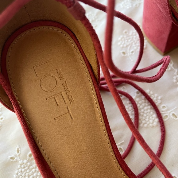 Ann Taylor Loft coral suede lace-up ankle strap block heel pump, size 7 - Picture 5 of 7